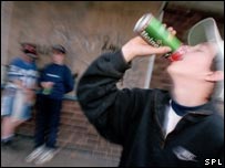 Jovens bebendo
