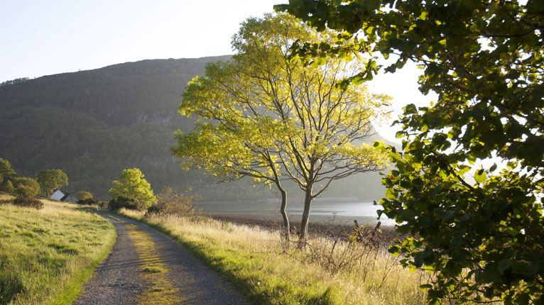 Grian foghair ann am Port a' Chuilinn faisg air Port an t-Sròim an Loch Aillse