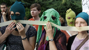Акция сторонников Pussy Riot в Варшаве