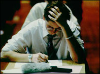 在考场中的考生