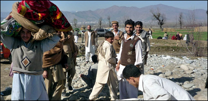  نقل مکانی کرتے سوات کے مقامی افراد