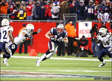 New England Patriots' Heath Evans runs against San Diego Chargers