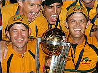 ऑस्ट्रेलियाई टीम कप के साथ