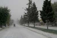 A llwch y ffordd yn wyn . . .