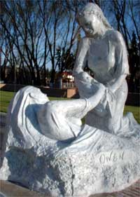 Teyrnged i'r bydwragedd