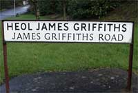 Arwydd stryd yn Rhydaman