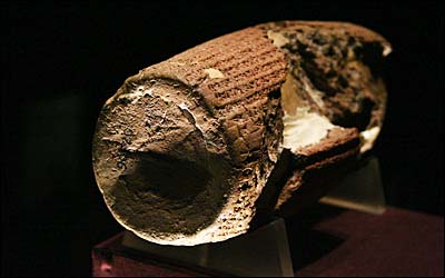 پشت لوح شکسته کوروش 