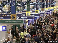 Heathrow Havalimanı'nda kalabalık