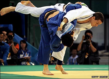 Euan Burton going down to a waza ari against Tiago Camillo