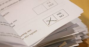 Pàipear-bhòtaidh dà-chànanach