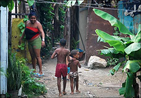 Habitantes de San Miguel del Padrón, un barrio 