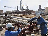 Irak'ta petrol tesisi