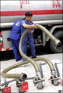 Postos de gasolina sofrem racionamento do produto