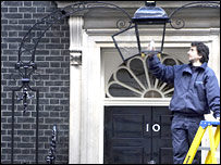 唐宁街换上节能灯