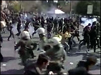 Protestuesit perleshen me policinë 