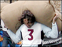 Competitor running in the Tetbury Woolsack Races 2007