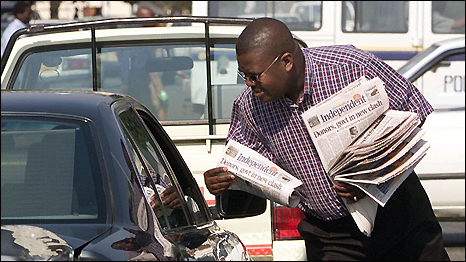 Trevor Ncube selling newspapers to motorists in Harare, Zimbabwe, October 2001. Photo: AFP/Getty Images 