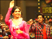 ओम शांति ओम में शाहरुख़ और दीपिका