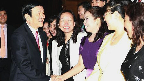 Chủ tịch Trương Tấn Sang tiếp các doanh nhân (ảnh TTXVN)