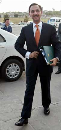  وزیرِ مملکت برائے خزانہ عمر ایوب