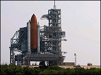 شاتل فضایی اندور روی سکوی پرتاب