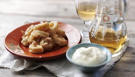Deep-fried calamari and aioli