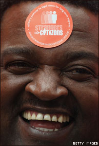 Manifestante em protesto na Praça Trafalgar