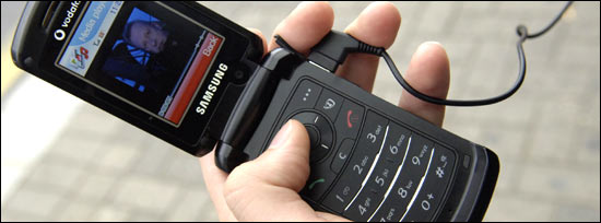 Cell or mobile telephone