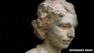 د نور عنایت خان برونزي مجسمه