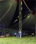 Oddi mewn i'r pafiliwn newydd cyn gosod y seddau