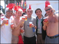 自平与四名英格兰球迷