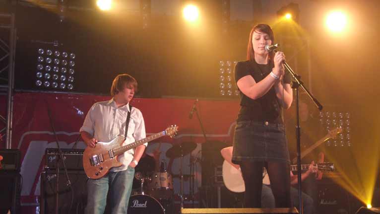 Nos Lun yn yr Eisteddfod - Brwydr y Bandiau