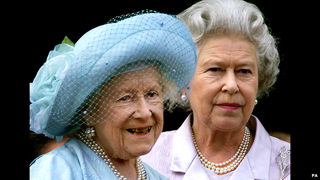 ملکه او مور يې.