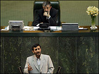 احمدی نژاد هنگام تقدیم لایحه بودجه به مجلس