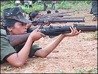 ماؤ نوازوں کی خاتون کارکنان تربیت کے دوران