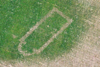 Eglwys Ganol Oesol yn Llwydfaen ger Caerhun