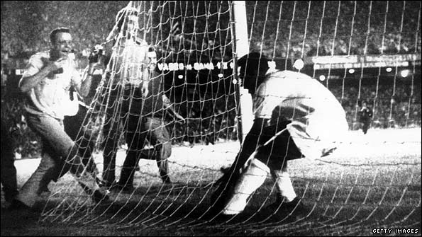 Pele scores his 1,000th goal
