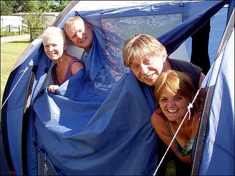 The cast of Facing the Hedge