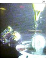 Norský potápěč u potopené ponorky