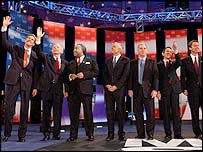 Demokrat Parti'nin başkan adayı olmak için yarışan yedi aday bir arada