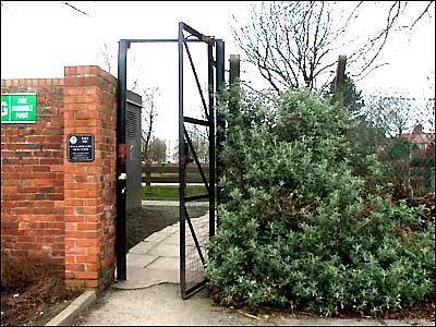 The enterance to Crossley Park.
