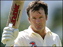 اسٹیو واہگ نے ٹیسٹ کرکٹ میں دس ہزار چھ سو رن بنائے۔