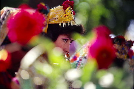 Woman dancing, photo by Tom Ang