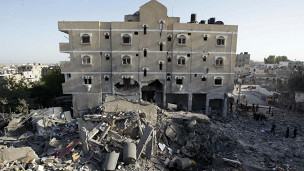 قصف تعرض له مبنى في رفح 