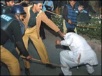 پیپلز پارٹی کے کارکن کی پٹائی