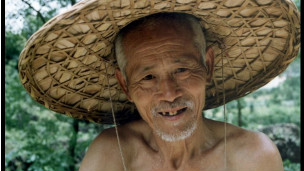 有人用60岁前人养房，60岁后房养人这句话，形象而生动地描绘以房养老