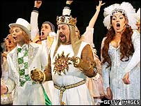 Cena do musical 'Spamalot'