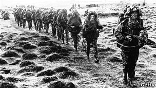 1982年5月底，英军重夺福克兰群岛的战役进入关键时刻。