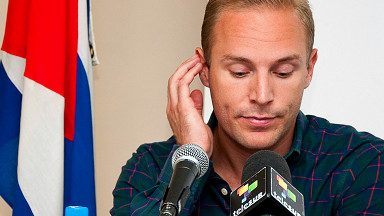 Aron Modig, el sueco que vino a Cuba a asesorar y financiar a la oposición, durante su conferencia de prensa en La Habana. (Foto: Raquel Pérez)