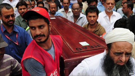 Funeral of killed journalist Saleem Shahzad.